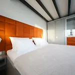 Boutique Cosmopolis Bed and breakfast