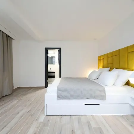 Boutique Cosmopolis Bed & Breakfast Bibinje