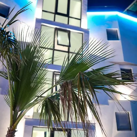 Bed & Breakfast Boutique Cosmopolis 4*