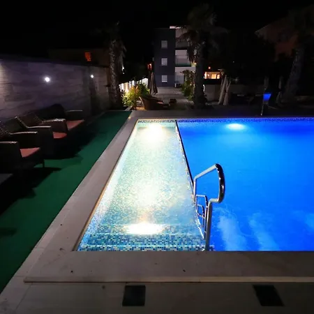 Boutique Cosmopolis Bed & Breakfast 4*
